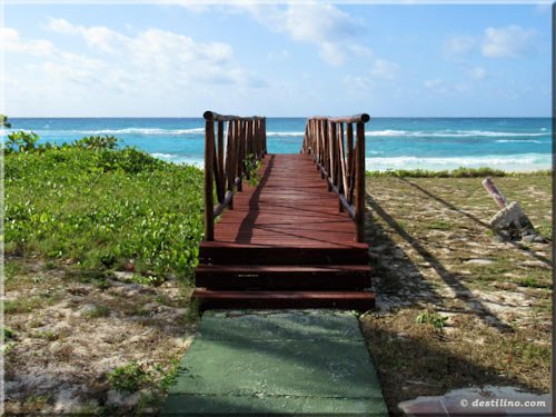 Footbridge to the beach (Villa Soledad)